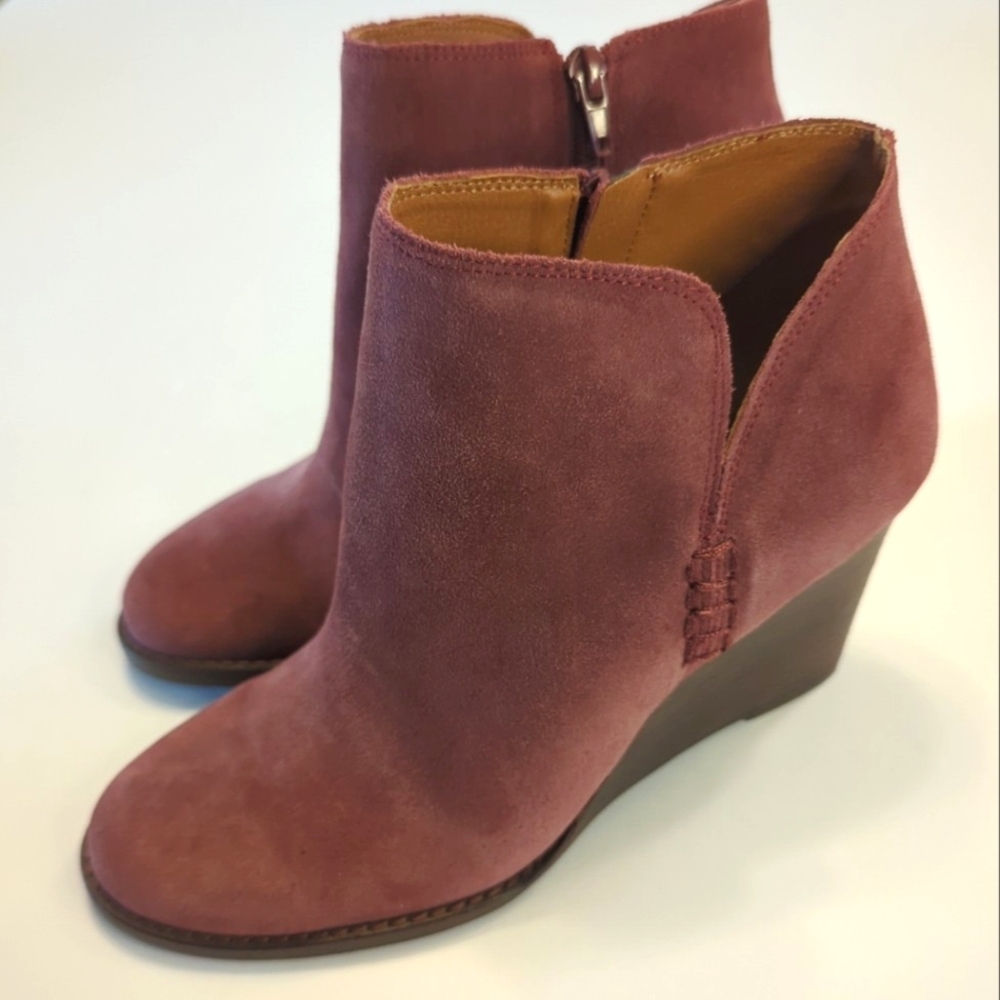 Lucky Brand Yimme Wedge Side Zip Suede Booties Size 8.5 Dusty Rose Pink EUC